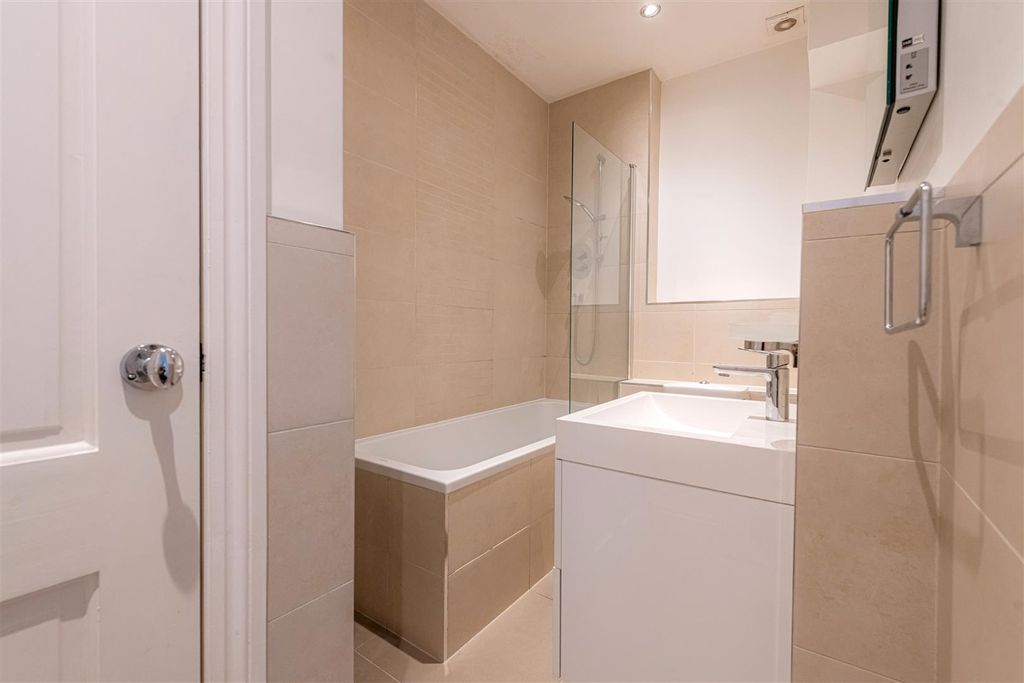 Property photo 3 of 7 Bathroom