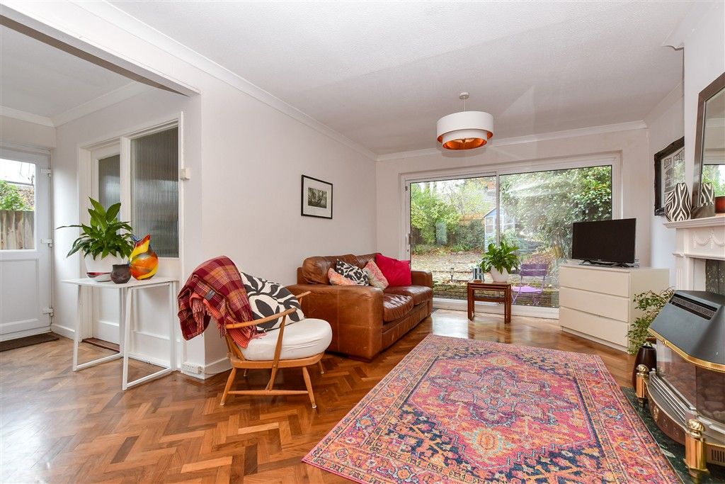 Property photo 2 of 16 Lounge