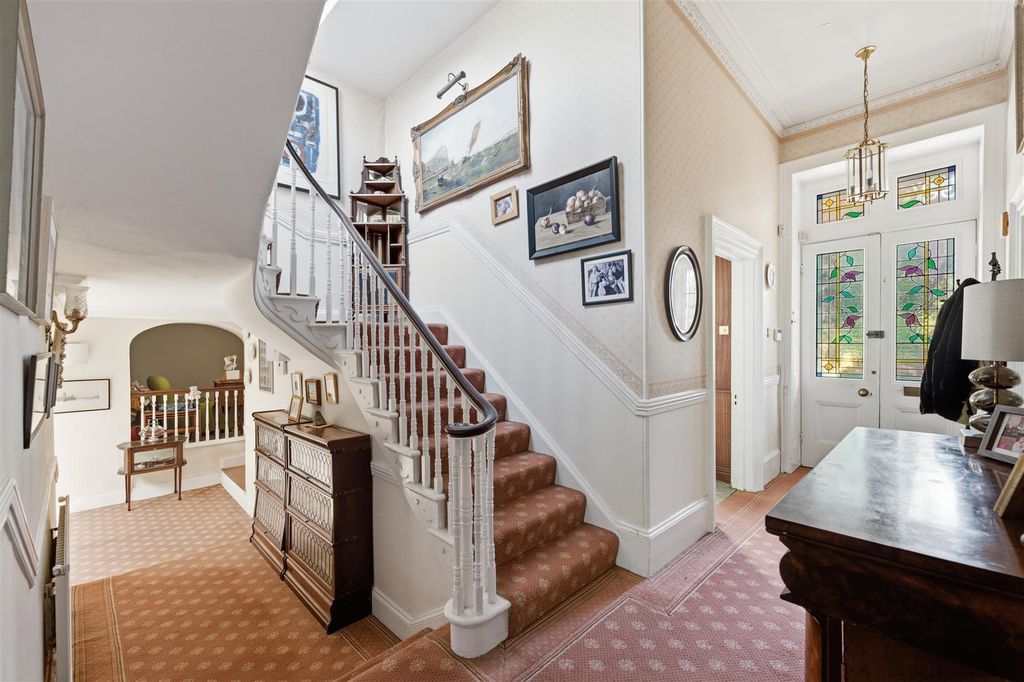 Property photo 2 of 33 Entrance Hallway