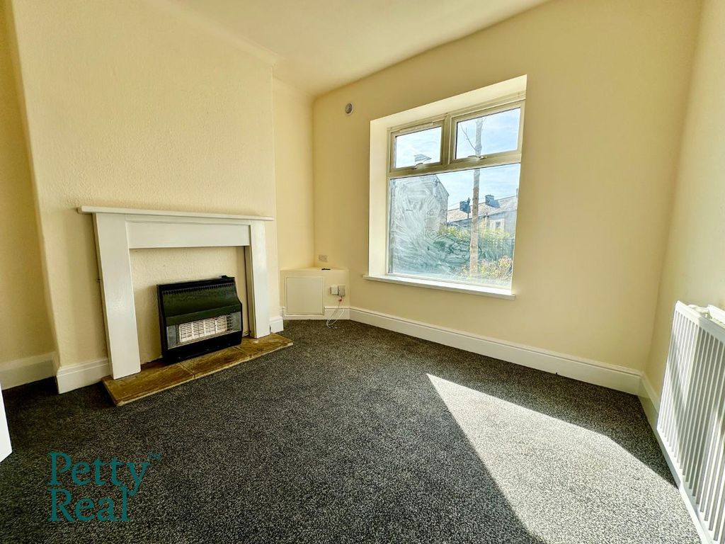 Property photo 2 of 8 Bbe30F00-E87E-4836-Acca-80C5422B6217.Jpeg