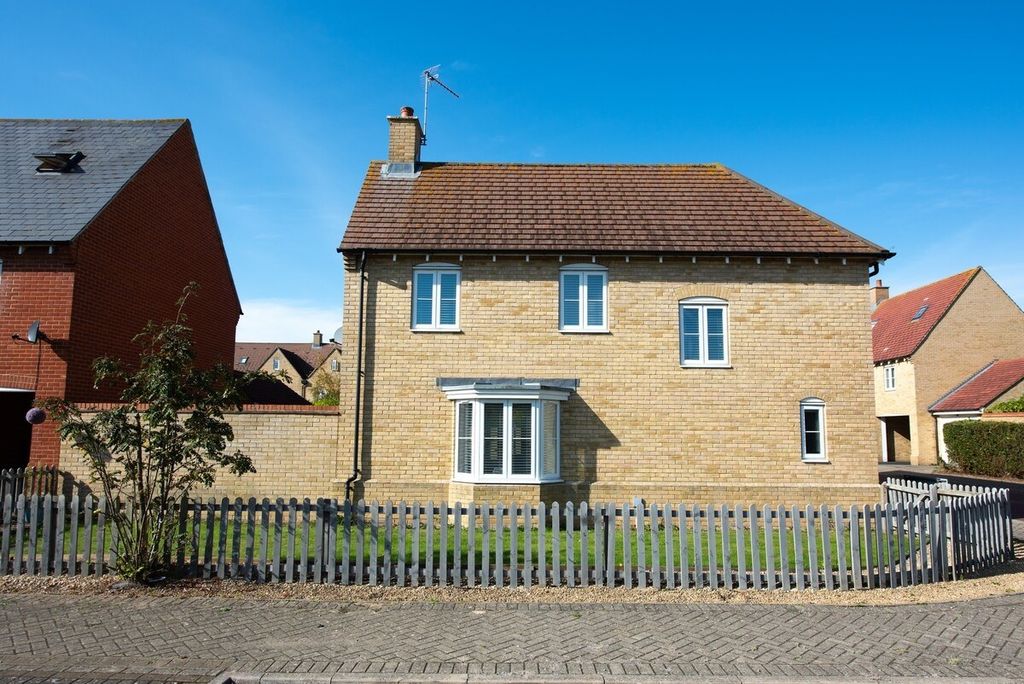Property photo 1 of 16 Three Bed Detached, South Colchester