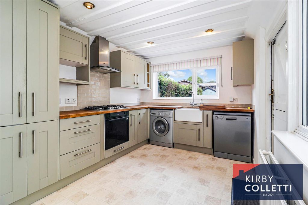 Property photo 3 of 17 Kitchen