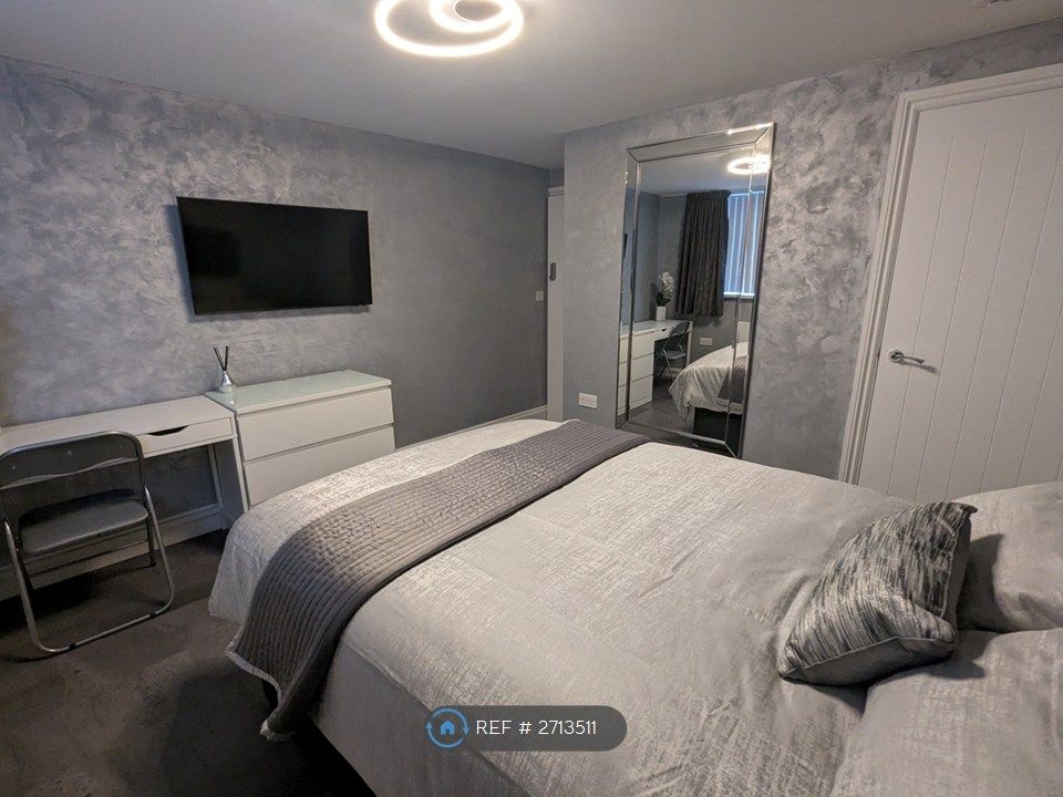 Property photo 3 of 29 Bedroom 2