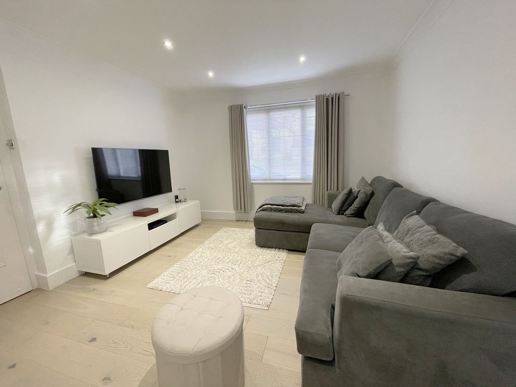 Property photo 2 of 9 5462594