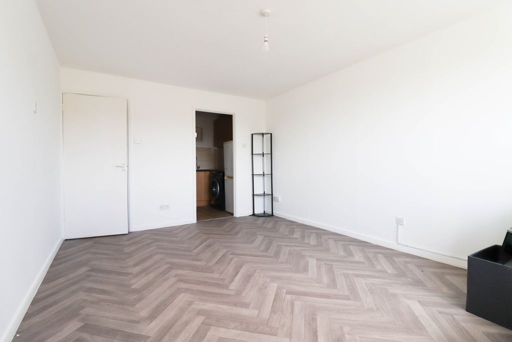 Property photo 2 of 9 Picture No. 14