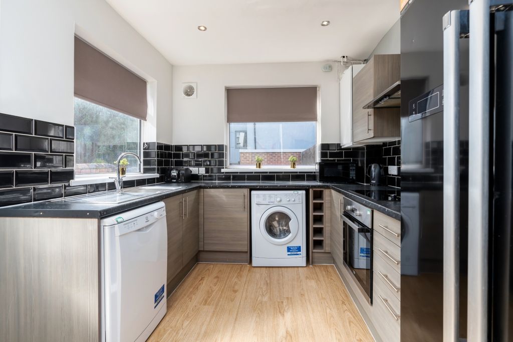 Property photo 3 of 17 Photo 2