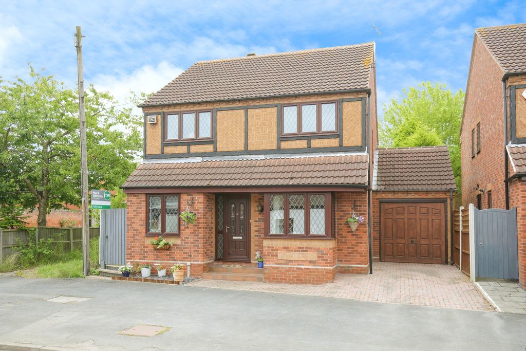 Property photo 1 of 17 Mr Austrey