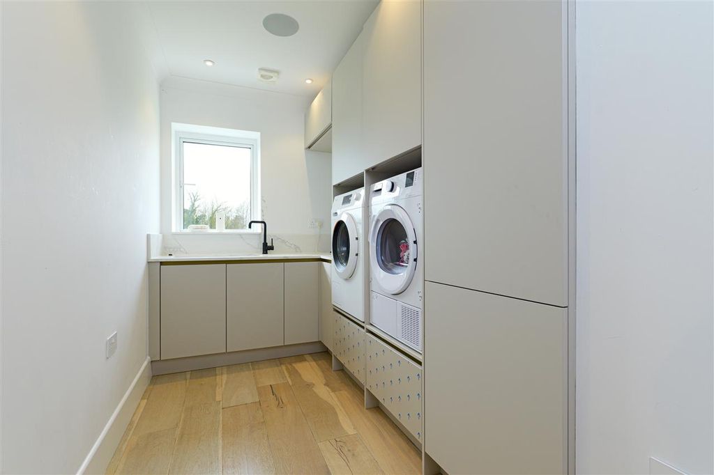 Additional image 20 of 6 bed detached house to rentFarnham House, Merton Lane, Canterbury CT4