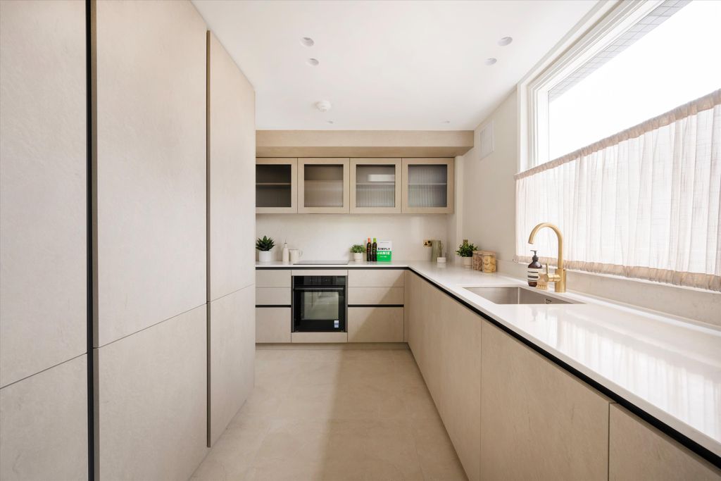 Property photo 3 of 18 Image