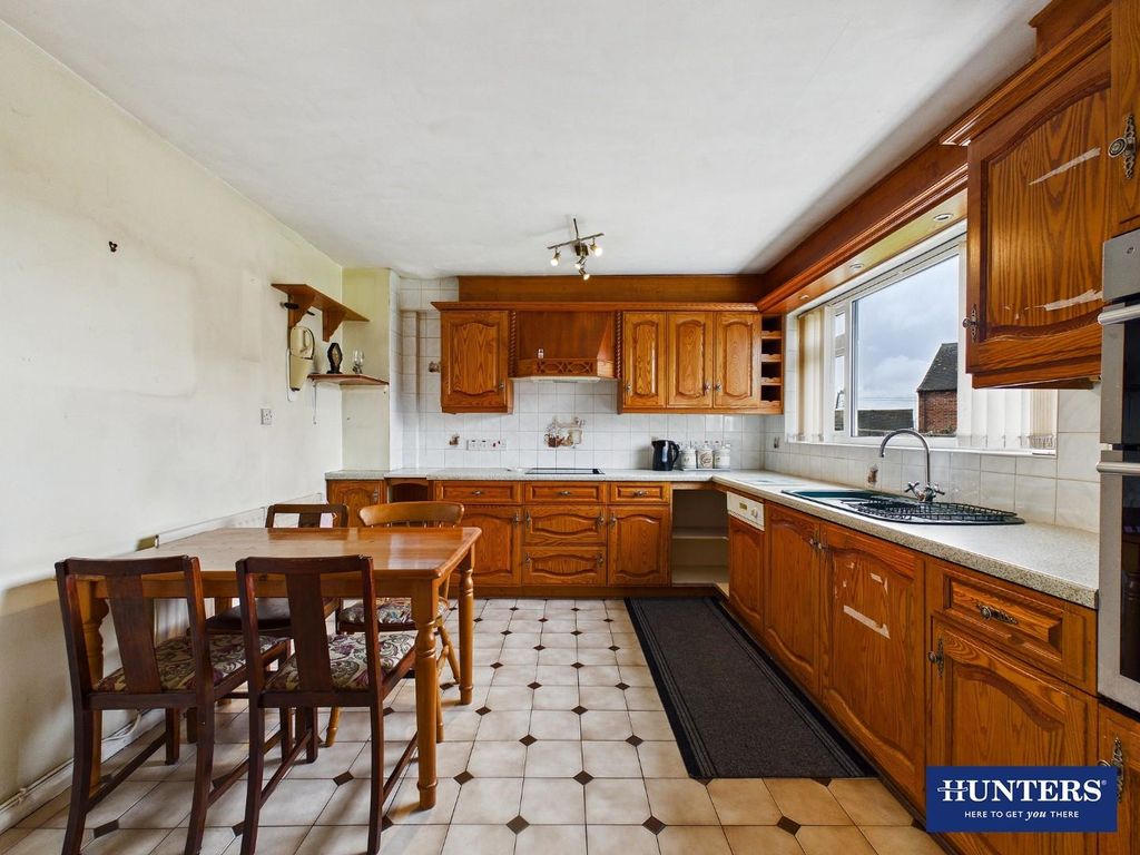 Property photo 3 of 21 Dining Kitchen