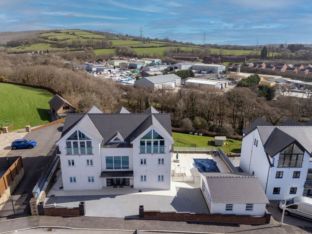 Property photo 2 of 50