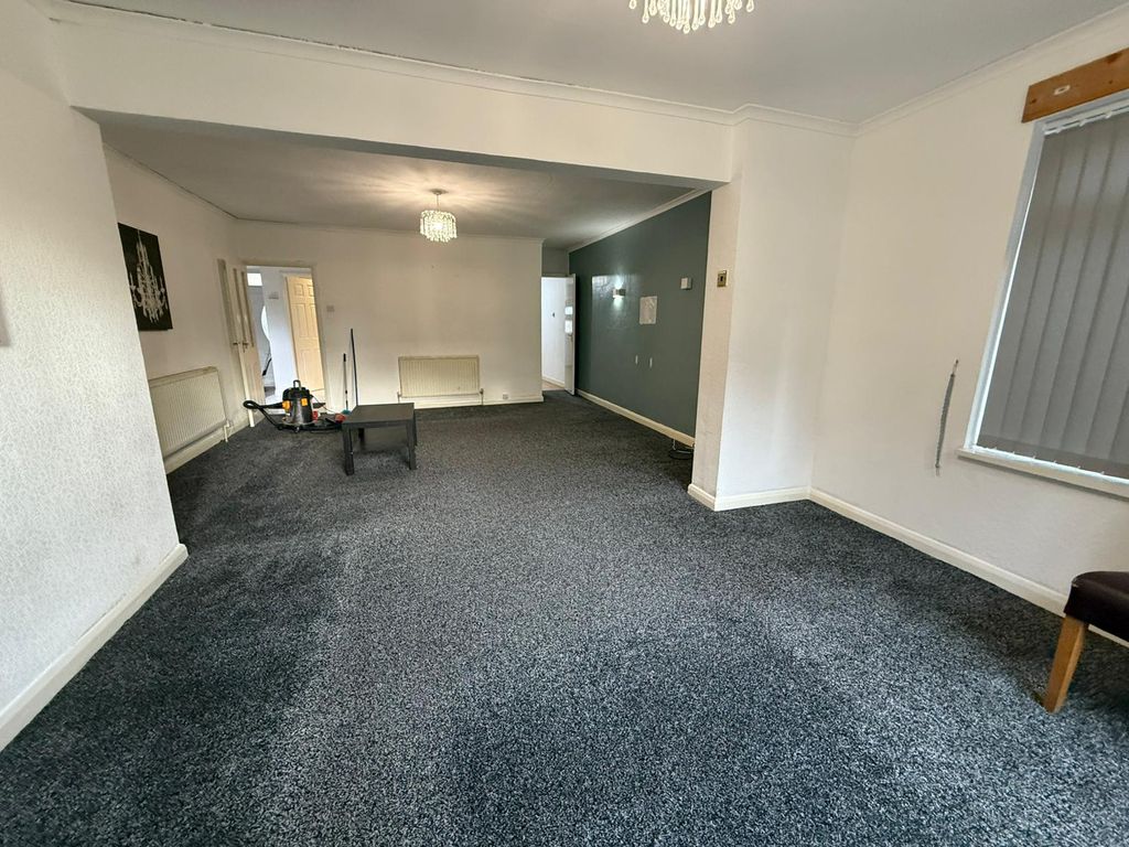 Property photo 2 of 11 Gallery