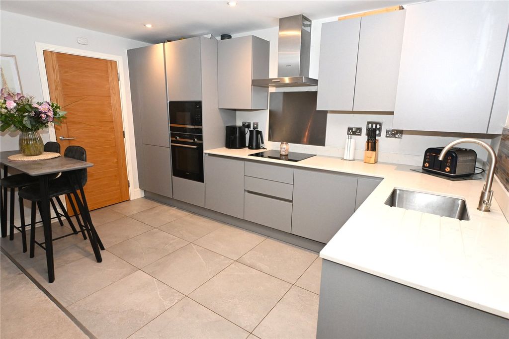 Property photo 3 of 19 Picture No. 11