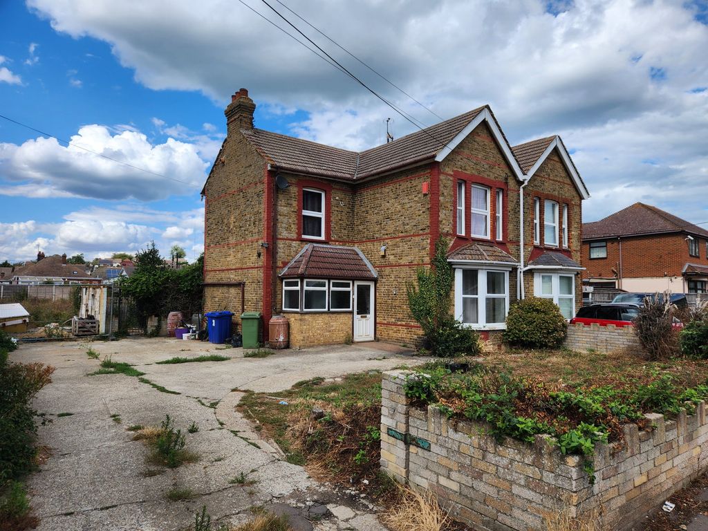 Property photo 3 of 27