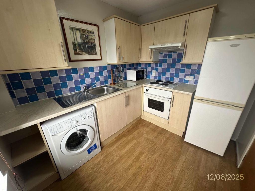 Property photo 2 of 7 Kitchen