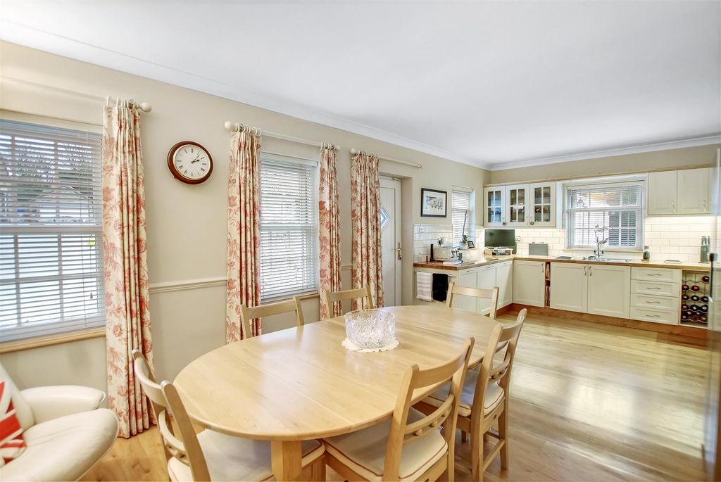 Property photo 3 of 17 Ugtdldajc0Uyyrt1Xrl21Q.Jpg