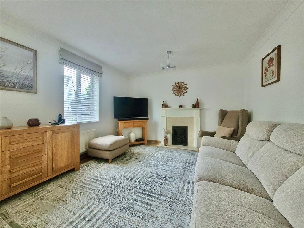 Property photo 2 of 15 Lounge