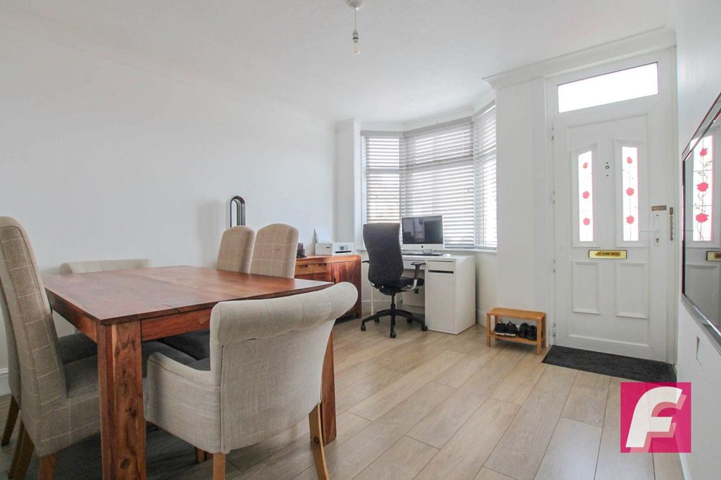 Property photo 3 of 10 Dining Room