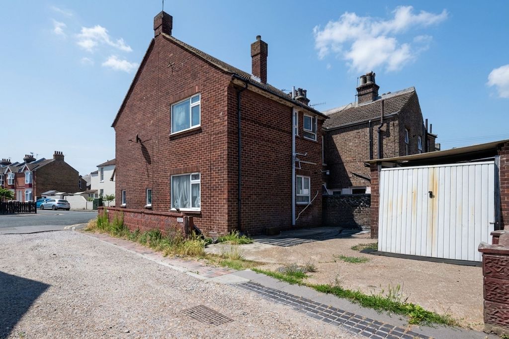 Property photo 2 of 14