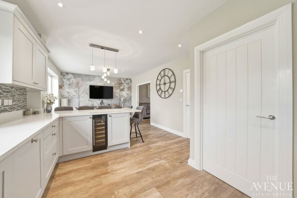 Property photo 2 of 48 5168604