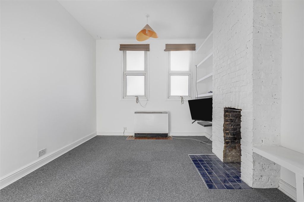 Property photo 2 of 14 Leopold_Road-Sw19__5_.Jpg