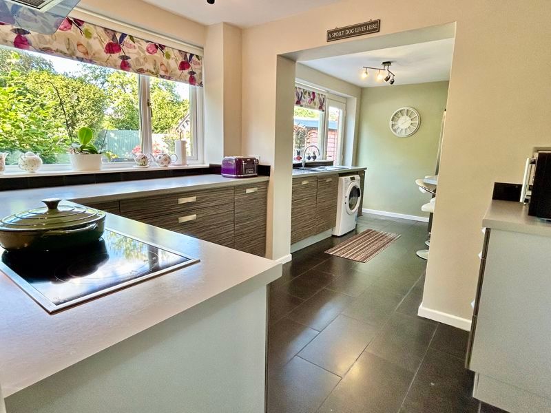 Property photo 2 of 21 Breakfast Kitchen