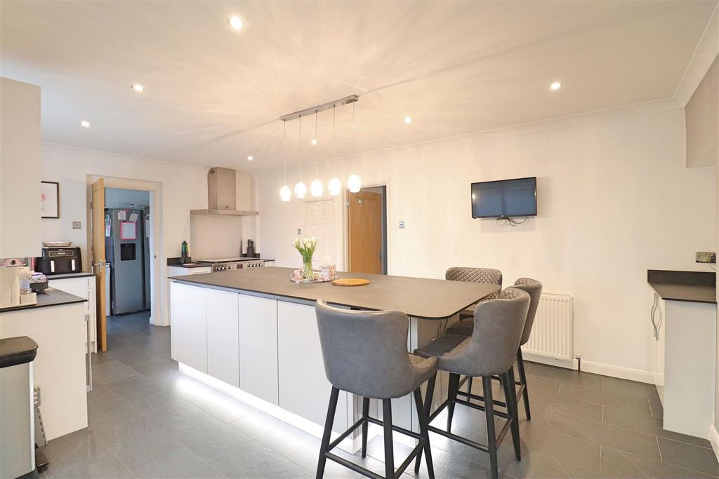 Additional image 5 of 4 bed semi-detached house for saleAetheric Road, Braintree CM7