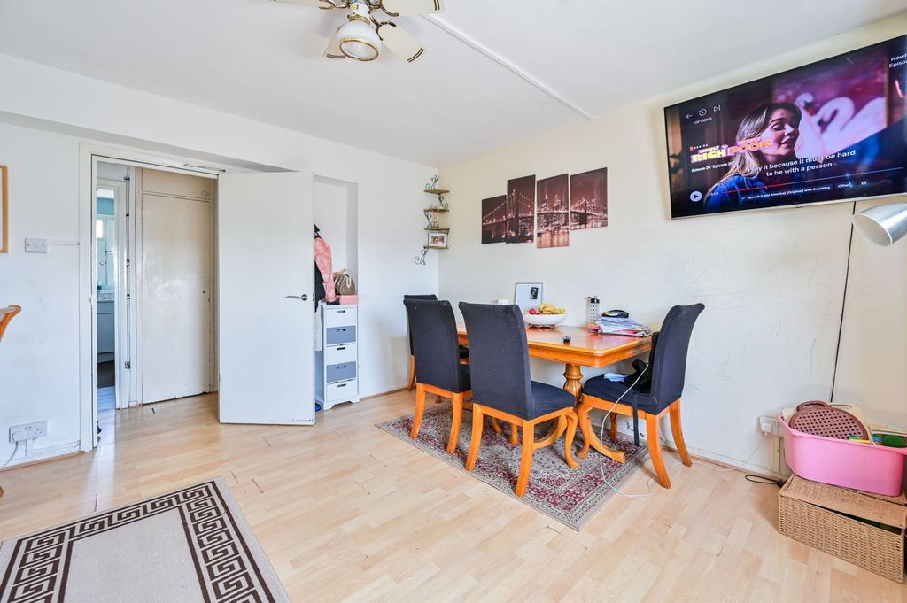 Property photo 2 of 6