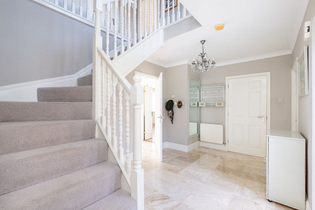 Property photo 2 of 37 Picture No. 99