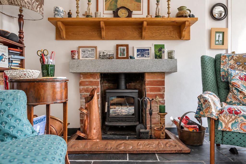 Property photo 3 of 18 Fireplace.Png