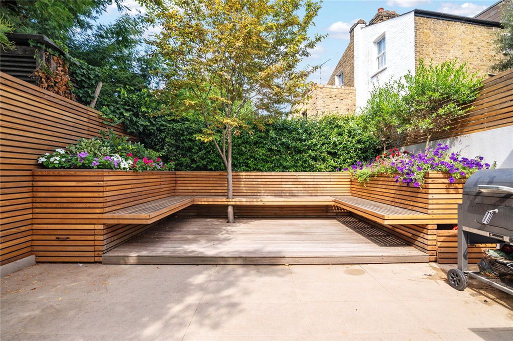 Property photo 1 of 14 Garden