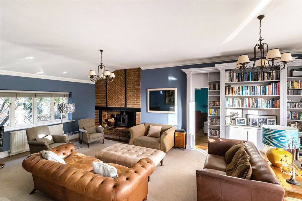 Property photo 3 of 18 Sitting Room