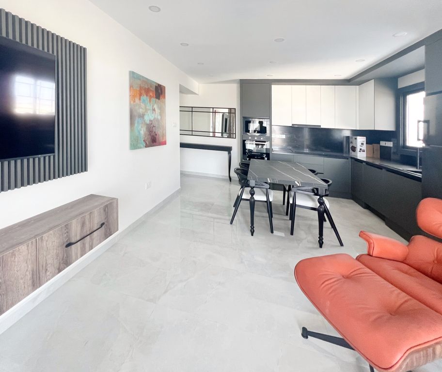 Property photo 2 of 23