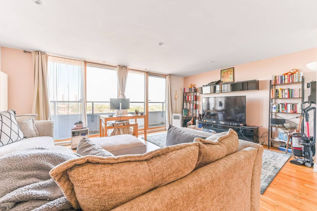 Property photo 3 of 13