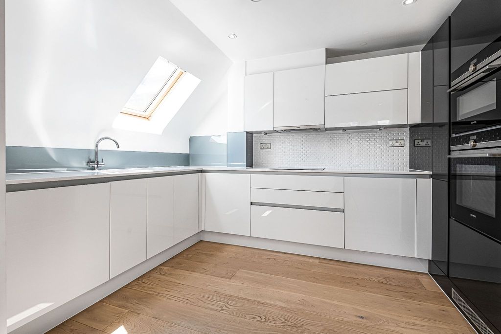 Additional image 6 of 1 bed property for saleGeorges Wood Road, Brookmans Park, Hatfield AL9