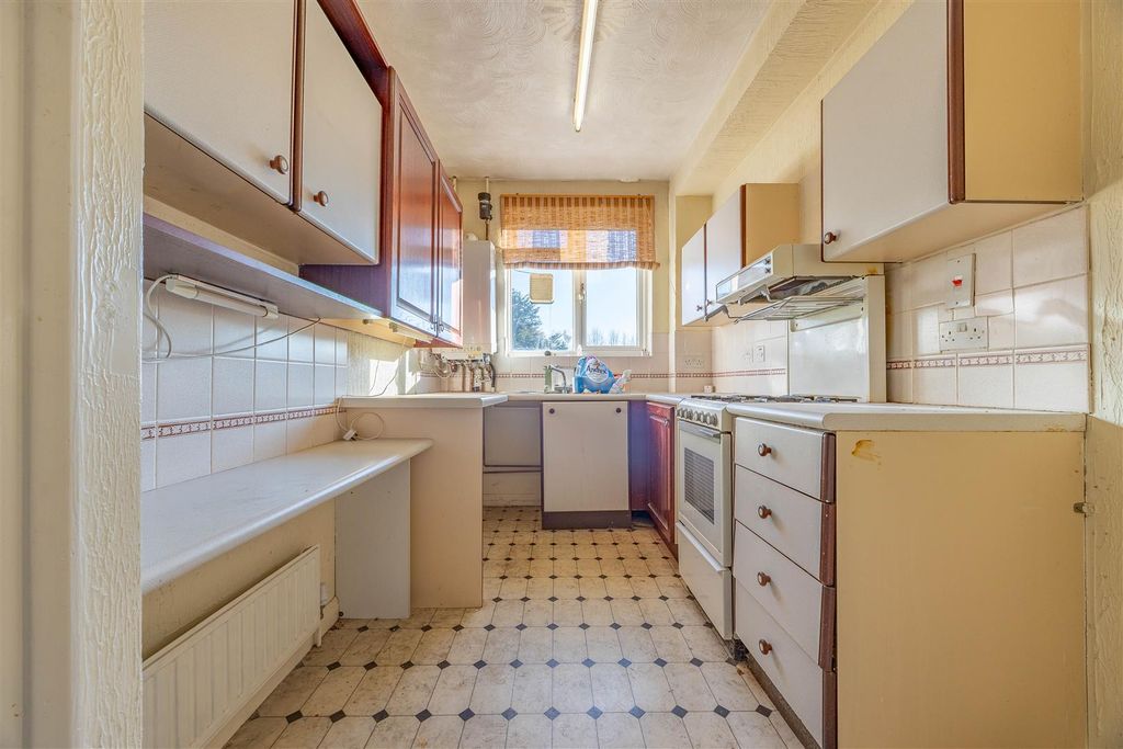 Property photo 3 of 25 Kitchen