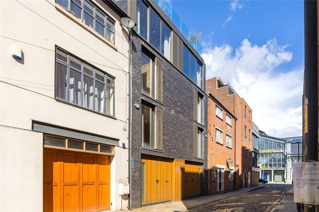 Property photo 3 of 20 Picture No. 04