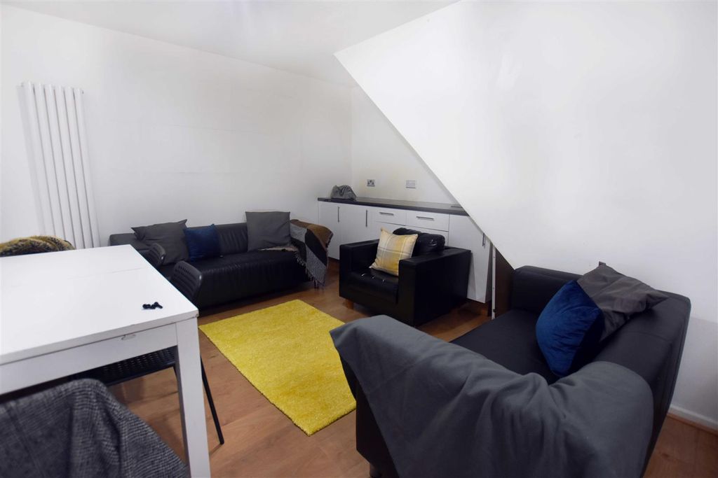 Property photo 2 of 10 Living-4.Jpg