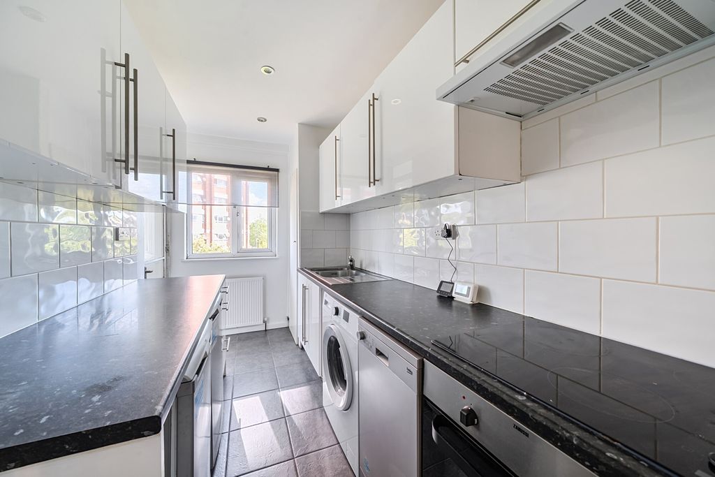 Property photo 2 of 19 1346523-5-68B01Fa...