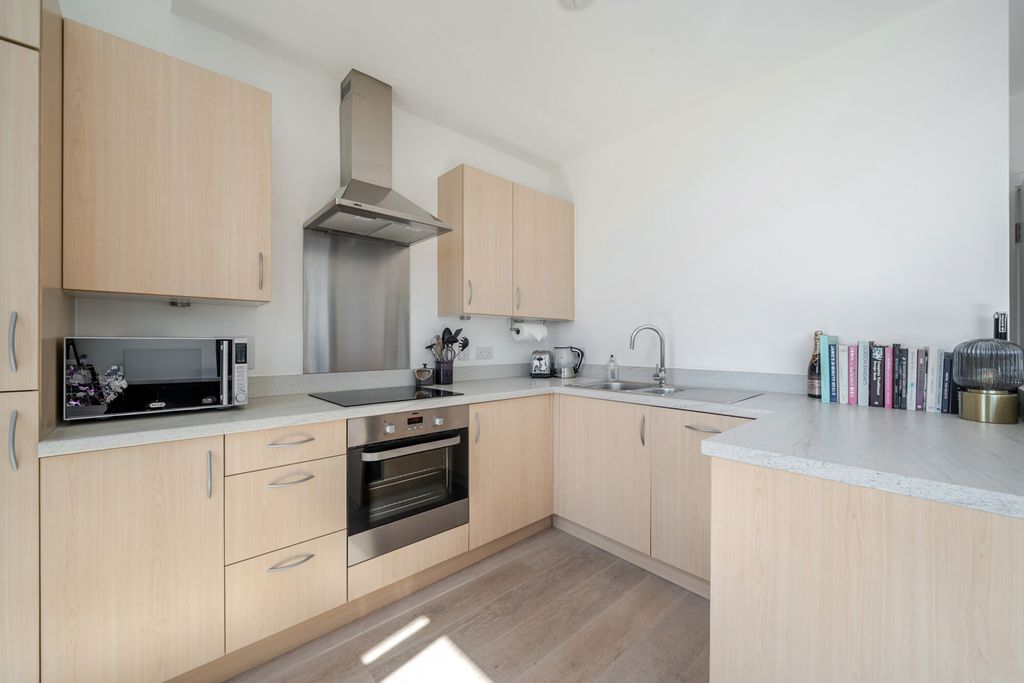 Property photo 2 of 24 1496990-9-6A69F03...