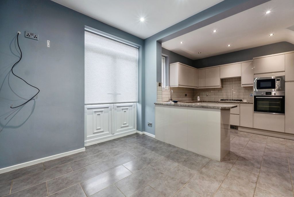 Property photo 3 of 18 Pbox-Img.Jpg