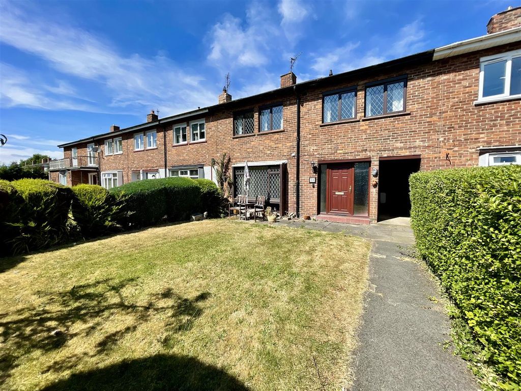 Property photo 1 of 12 Externally