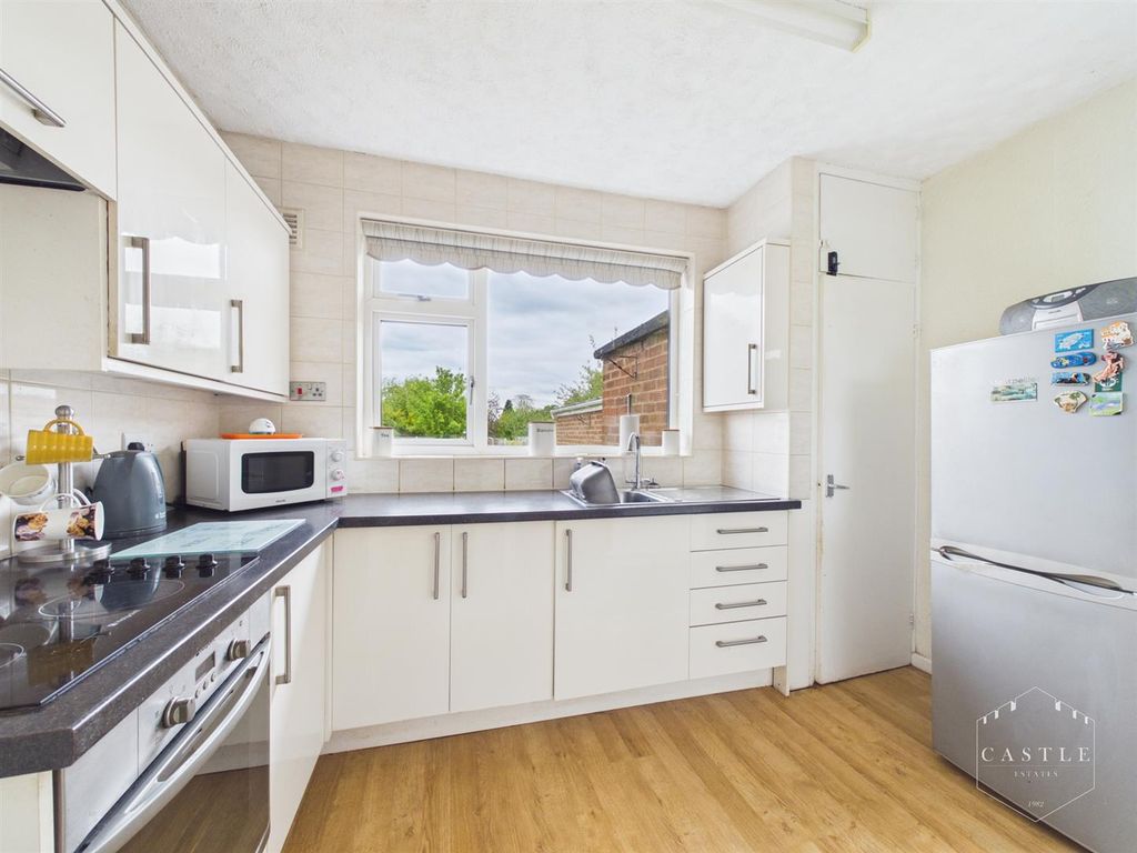 Property photo 3 of 15 Kitchen
