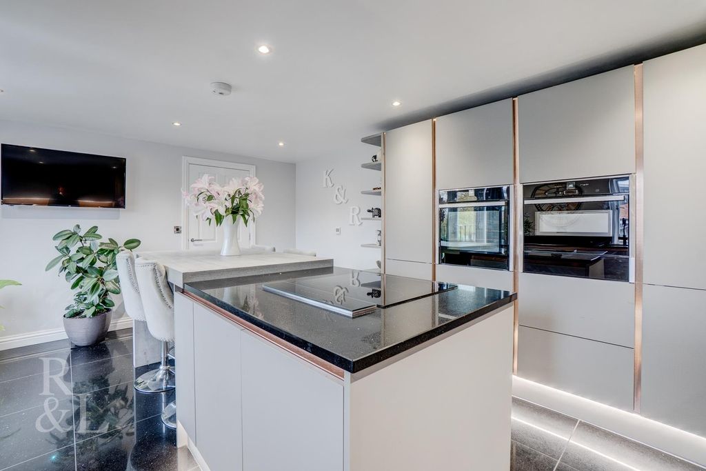 Property photo 3 of 22 Batched  (2).Jpg