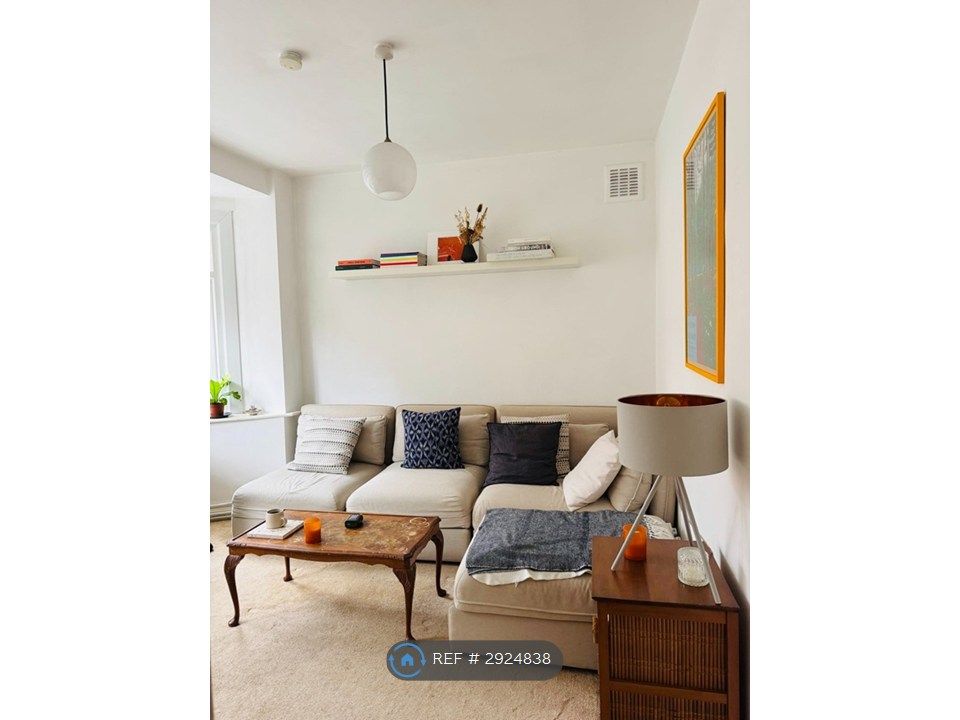 Property photo 3 of 18 Living Room