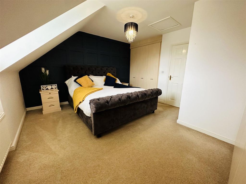Property photo 3 of 18 Bedroom One