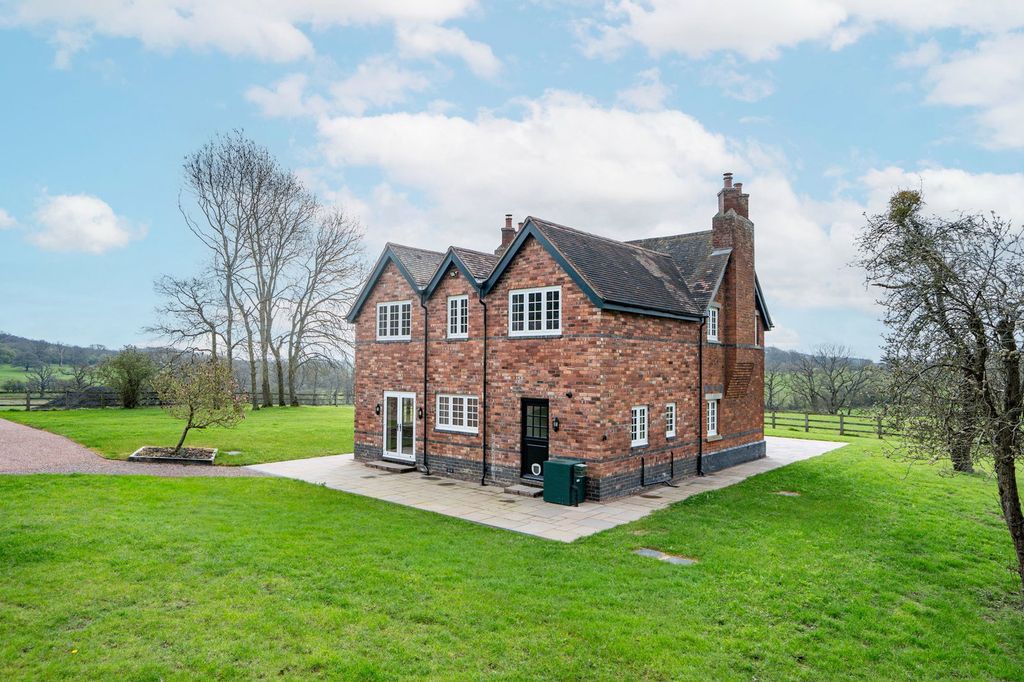 Property photo 2 of 52