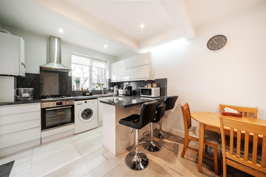 Property photo 2 of 12 1409780-10-698c6B11ee07B.Jpg