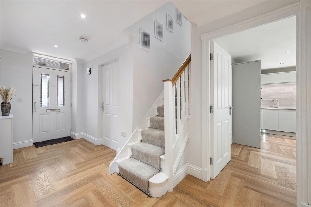 Additional image 11 of 6 bed detached house to rentAspen Drive, Scarcroft, Leeds LS14