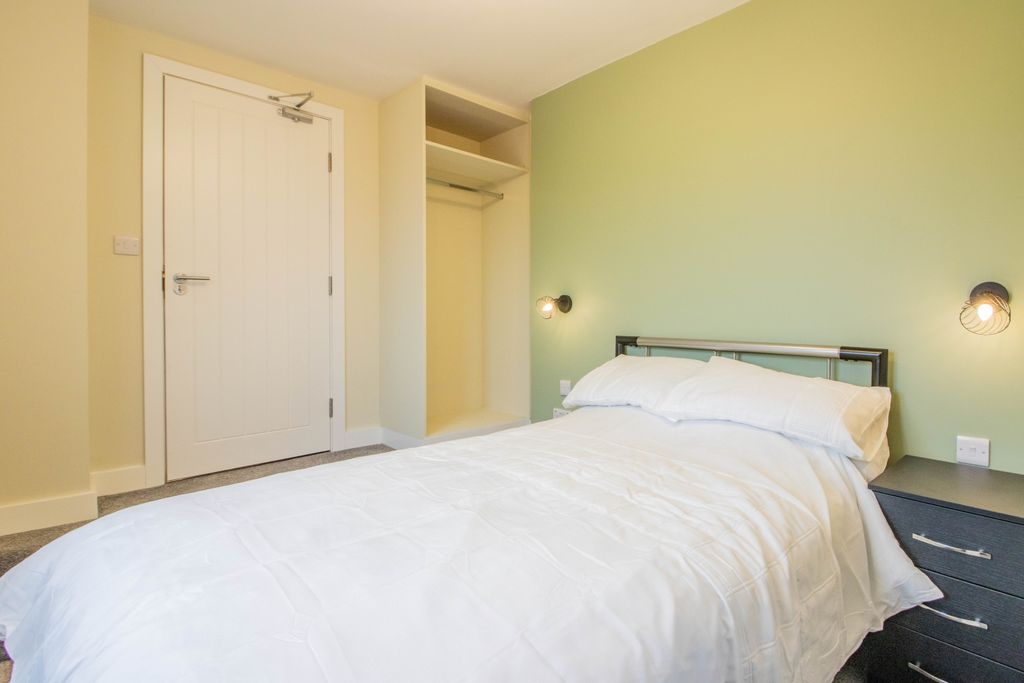 Property photo 2 of 6 E-3